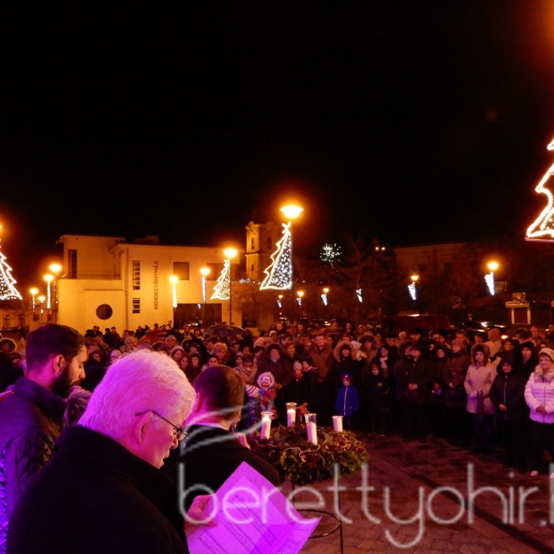 Fellobbant a szeretet lángja is 26